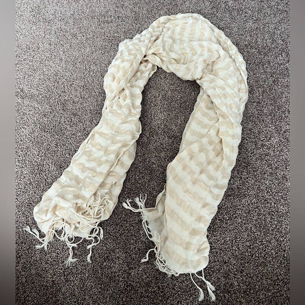 Elegant Cream Textured Scarf with Fringe